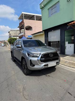 TOYOTA HILUX 2.8 D-4D TURBO DIESEL CD SRX 4X4 AUTOMÁTICO